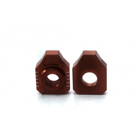 ACCEL 2020 NOWY TOWAR NAPINACZ TYLNEJ OŚKI ZE ŚRUBĄ KTM SX 65 '16-20, HUSQVARNA TC 65 '17-20 KOLOR POMARAŃCZOWY (KPL.-2SZT.)